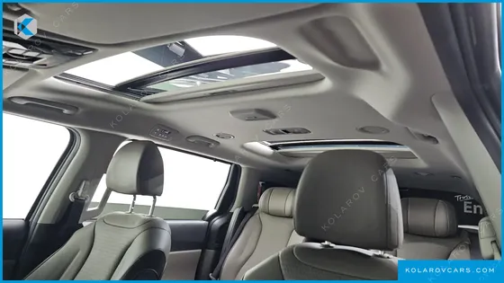 KIA CARNIVAL GASOLINE 7-SEATER GRAVITY