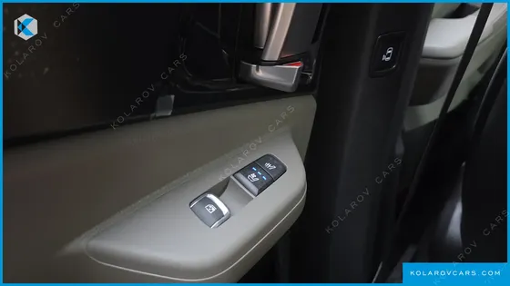 KIA CARNIVAL GASOLINE 9-SEATER GRAVITY