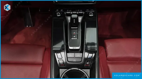 PORSCHE 911 CARRERA 4 GTS CABRIOLET