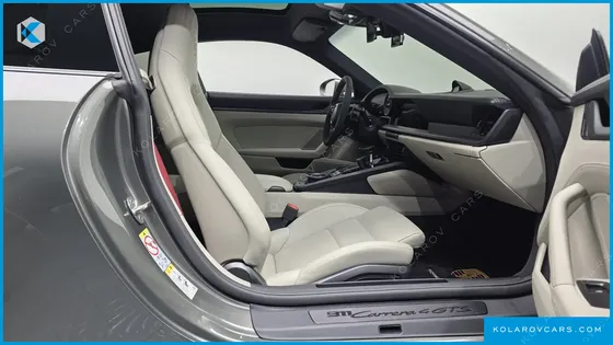 PORSCHE 911 CARRERA 4 GTS
