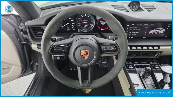 PORSCHE 911 CARRERA 4 GTS