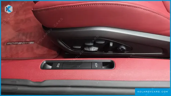 PORSCHE 911 CARRERA 4 GTS CABRIOLET