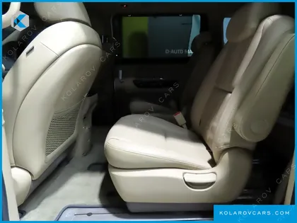 KIA CARNIVAL GASOLINE 9-SEATER NOBLESSE SPECIAL