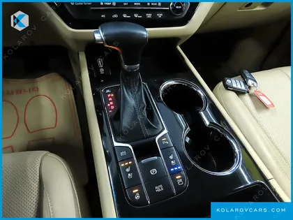 KIA CARNIVAL GASOLINE 9-SEATER NOBLESSE SPECIAL
