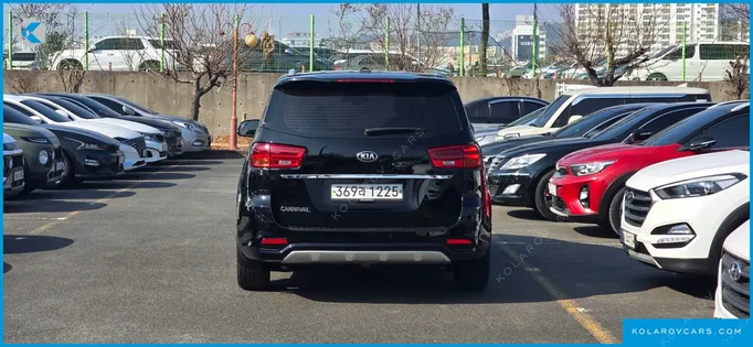 KIA CARNIVAL 9-SEATER PRSTIGE