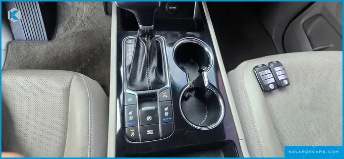 KIA CARNIVAL 9-SEATER PRSTIGE