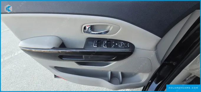 KIA CARNIVAL 9-SEATER PRSTIGE