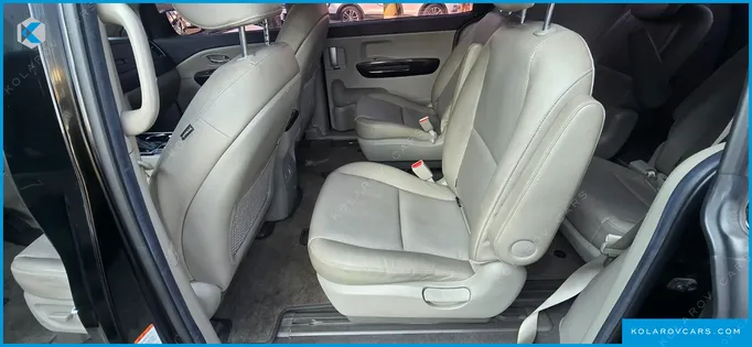 KIA CARNIVAL 9-SEATER PRSTIGE