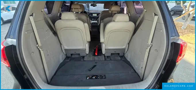 KIA CARNIVAL 9-SEATER PRSTIGE