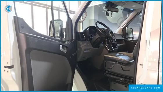 HYUNDAI SOLATI 15-SEATER