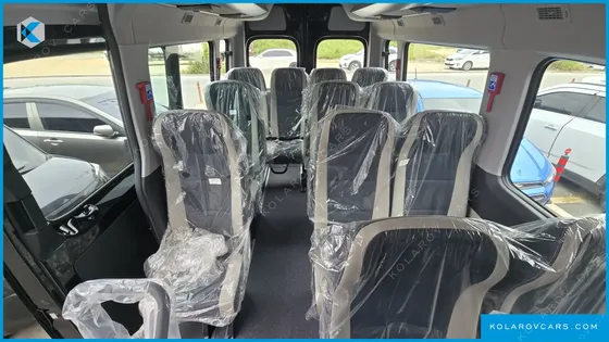 HYUNDAI SOLATI 16-SEATER