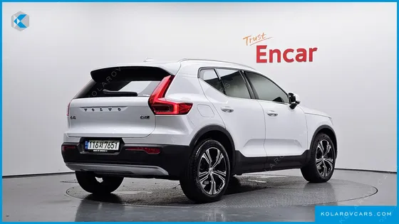 VOLVO XC40 B4 INSCRIPTION