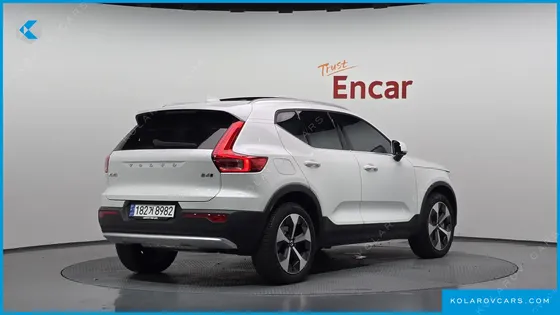 VOLVO XC40 B4 ULTIMATE BRIGHT