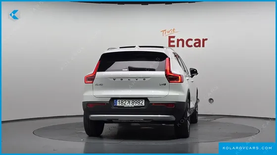 VOLVO XC40 B4 ULTIMATE BRIGHT