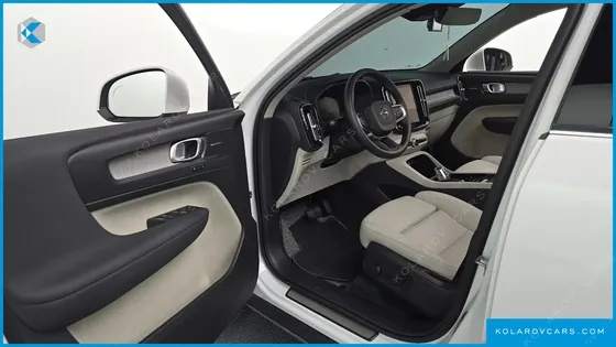 VOLVO XC40 B4 ULTIMATE BRIGHT