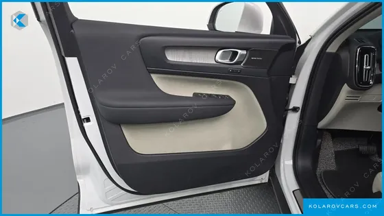 VOLVO XC40 B4 ULTIMATE BRIGHT