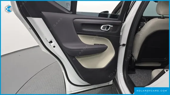 VOLVO XC40 B4 ULTIMATE BRIGHT