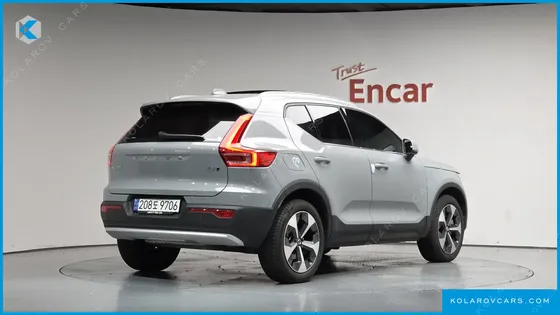 VOLVO XC40 B4 ULTRA BRIGHT