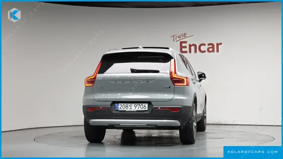 VOLVO XC40 B4 ULTRA BRIGHT