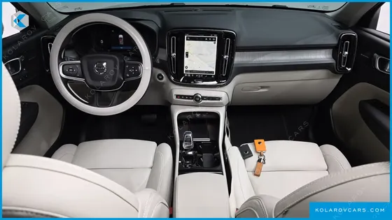 VOLVO XC40 B4 ULTRA BRIGHT
