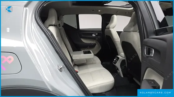 VOLVO XC40 B4 ULTRA BRIGHT