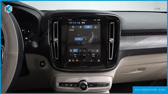 VOLVO XC40 B4 ULTRA BRIGHT