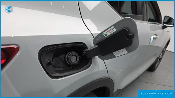 VOLVO XC40 B4 ULTRA BRIGHT