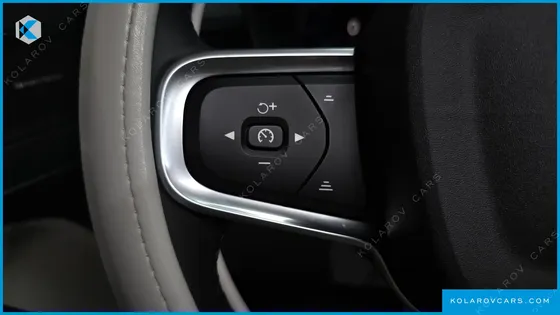 VOLVO XC40 B4 ULTRA BRIGHT