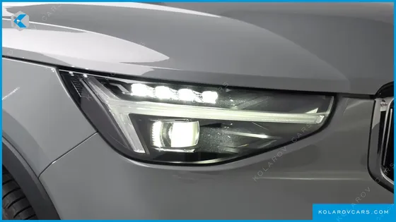 VOLVO XC40 B4 ULTRA BRIGHT