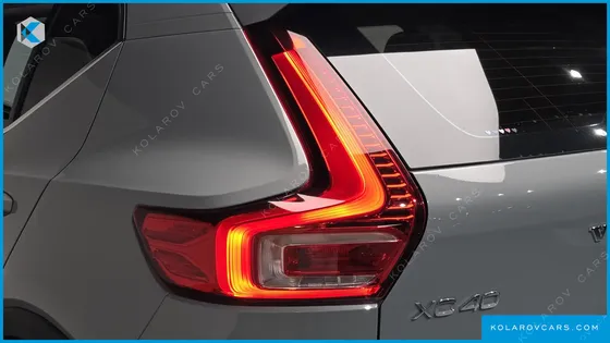 VOLVO XC40 B4 ULTRA BRIGHT
