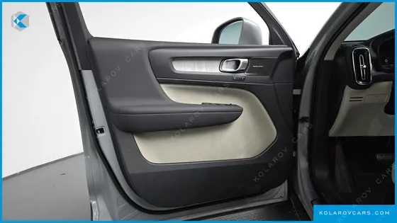 VOLVO XC40 B4 ULTRA BRIGHT