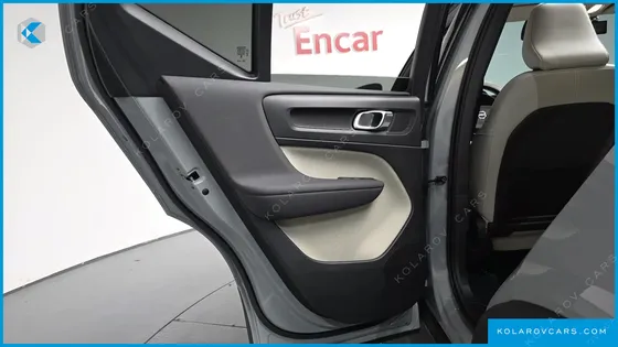 VOLVO XC40 B4 ULTRA BRIGHT