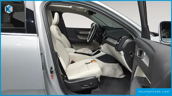 VOLVO XC40 B4 ULTRA BRIGHT