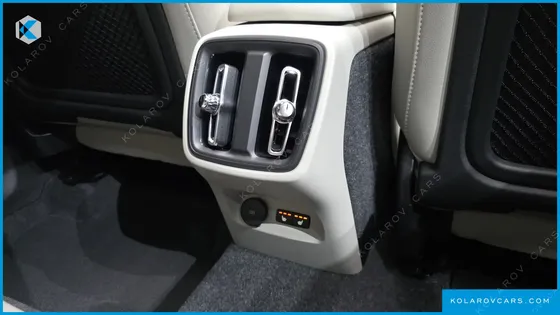 VOLVO XC40 B4 ULTRA BRIGHT