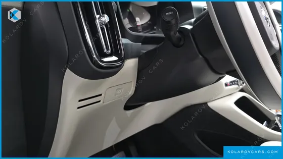 VOLVO XC40 B4 ULTRA BRIGHT