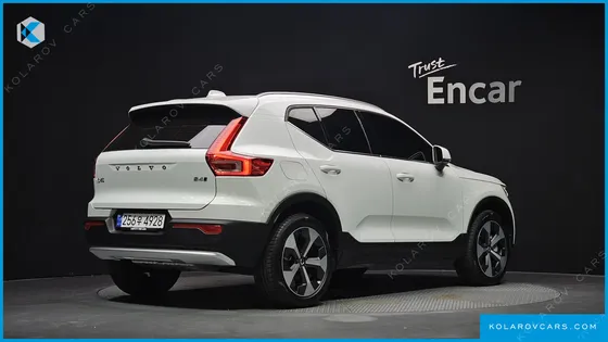 VOLVO XC40 B4 ULTRA BRIGHT