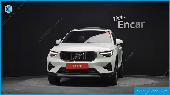 VOLVO XC40 B4 ULTRA BRIGHT