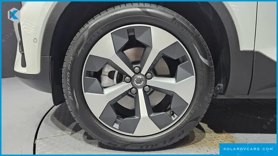 VOLVO XC40 B4 ULTRA BRIGHT