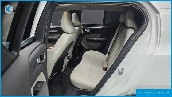 VOLVO XC40 B4 ULTRA BRIGHT