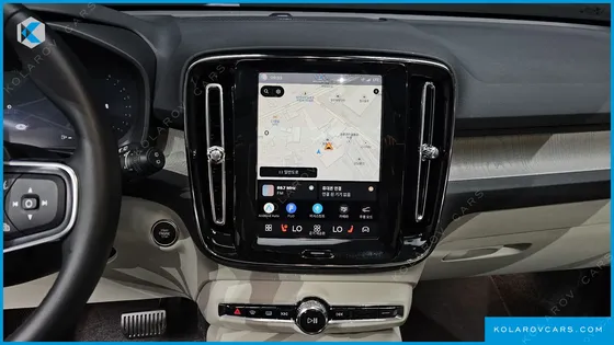 VOLVO XC40 B4 ULTRA BRIGHT