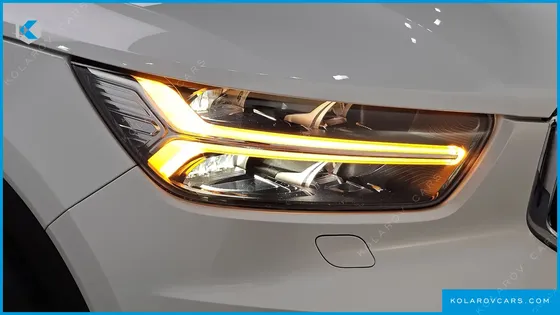 VOLVO XC40 B4 ULTRA BRIGHT
