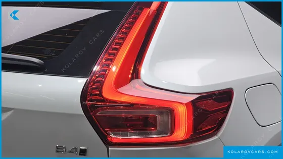 VOLVO XC40 B4 ULTRA BRIGHT