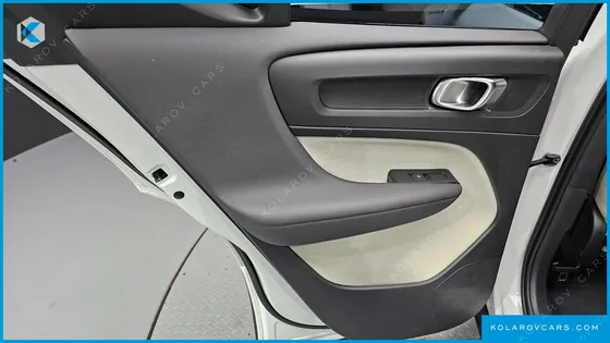 VOLVO XC40 B4 ULTRA BRIGHT