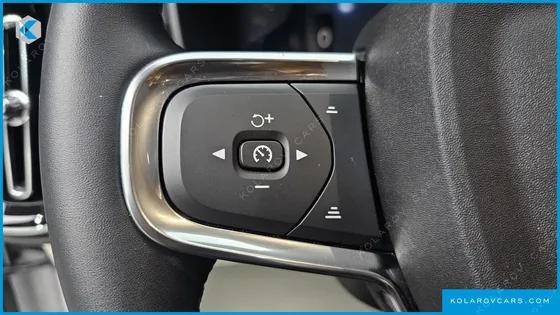 VOLVO XC40 B4 ULTRA BRIGHT