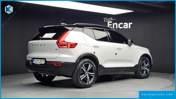VOLVO XC40 B4 R-DESIGN