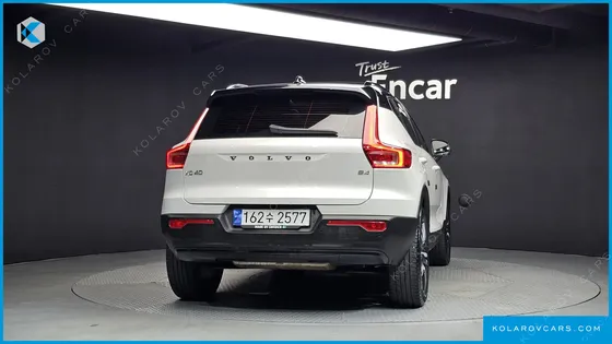 VOLVO XC40 B4 R-DESIGN