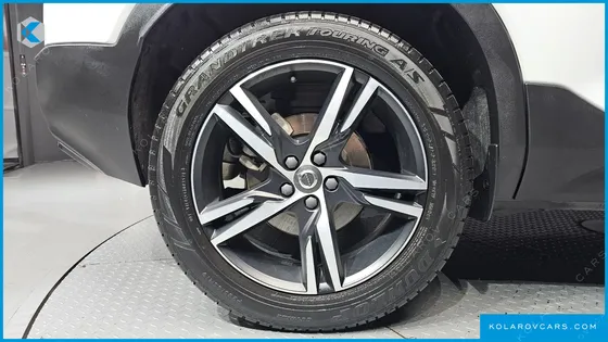 VOLVO XC40 B4 R-DESIGN