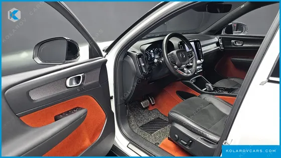 VOLVO XC40 B4 R-DESIGN