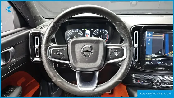 VOLVO XC40 B4 R-DESIGN
