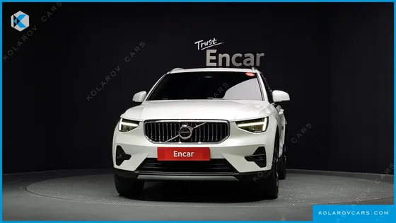 VOLVO XC40 B4 ULTIMATE BRIGHT